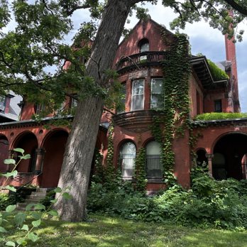 James J. Hill House - One of the Victorian era houses on Summit Ave - Landmarks & Historical Buildings Near Me - St. Paul, Minnesota James J. Hill House - One of the Victorian era houses on Summit Ave - Landmarks & Historical Buildings Near Me - St. Paul, Minnesota