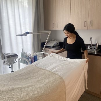 Embrace Skin Studio - Heated comfy cozy studio - Estheticians Near Me - San Francisco, California