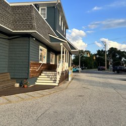 Harper’s Discount Liquors - Entrance