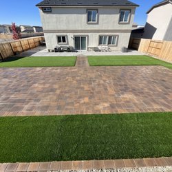 Nevada Pavers & Stone - Beautiful Back Patio Pavers with Synthetic Grass
Catalina Grana
Color Toscana