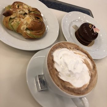 Karl Fazer Café - Pistachio roll, Geisha Cake, latte - Coffee & Tea Near Me - Helsinki, 18