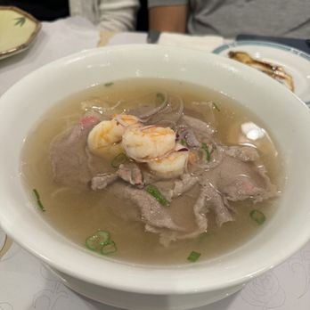 La Maison De La Reine - Shrimp and beef noodle soup (chicken broth) - Vietnamese Near Me - Novato, California La Maison De La Reine - Shrimp and beef noodle soup (chicken broth) - Vietnamese Near Me - Novato, California
