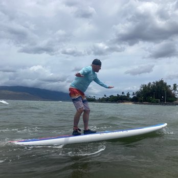 Maui Surf Lessons - Bill surfing - Surf Schools Near Me - Kihei, Hawaii