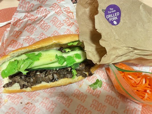 Nom Nom Bánh Mì by null