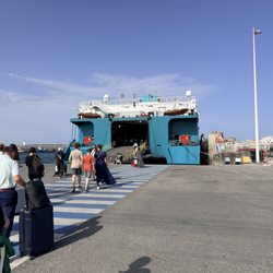 El Puerto de Tarifa - Boarding the ferry