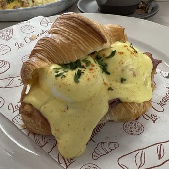 La Croquantine de matthieu - CROISSANT EGGS BENEDICT - Bakeries Near Me - Doral, Florida