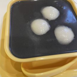 Sesame Soup with Sesame Rice Balls