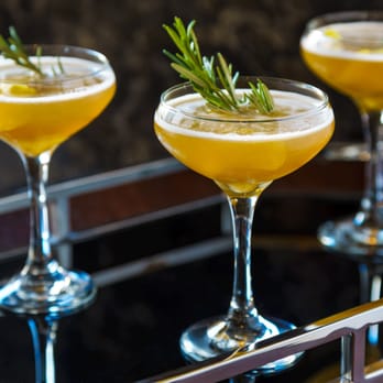 Holloways Bar - Holloway's Fig Manhattan - Lounges Near Me - Chicago, Illinois
