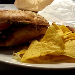Burger & MORE - Farmer Burger z nachosami (na wynos)