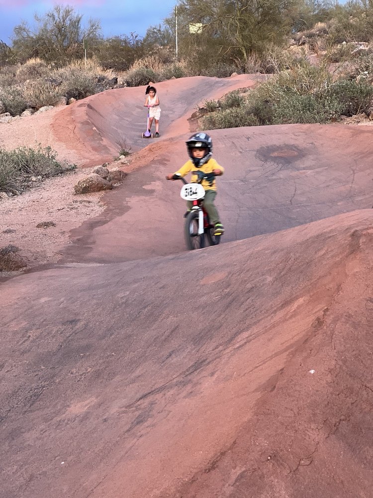 Desert Trails Park Logo