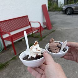 Dairy Lodge - Small hot fudge sundae, should be called 3 bite sundae because it's tiny,