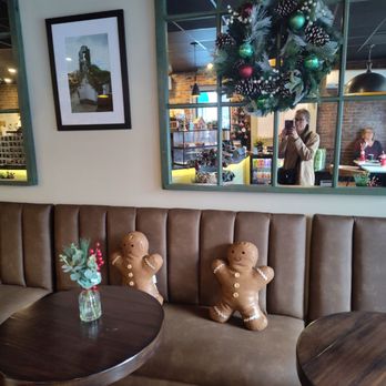Side Door Cafe - Christmas decor - Cafes Near Me - Norwood, Massachusetts