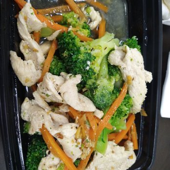 Talay Restaurant - Chicken in broccoli with garlic sauce. No soy sauce - Thai Near Me - Staten Island, New York