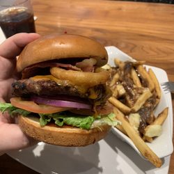 Refuel Restaurant and Lounge - Great topping on this True North burger makes it very tasty.