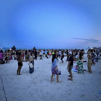 The Living Room - Party on the sand - Cocktail Bars Near Me - Miami Beach, Florida