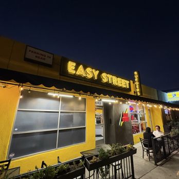 Easy Street Burgers - Outside - Burgers Near Me - Studio City, California Easy Street Burgers - Outside - Burgers Near Me - Studio City, California