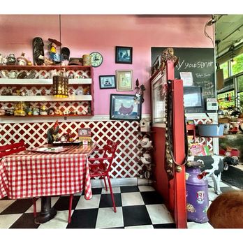 Pauline's - Inside Pauline's.1754 W Balmoral Ave, Chicago, IL Breakfast Lunch Brunch.Very Busy in Weekends . Old Legendary Place in Ravenswood .Cool! - Diners Near Me - Chicago, Illinois
