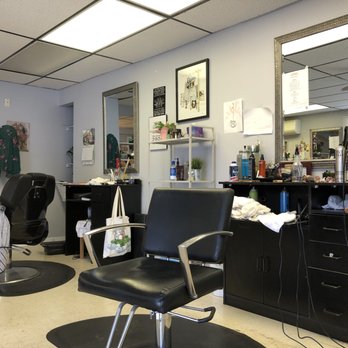 1. Naila's Family Salon