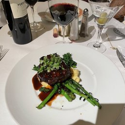 BISTECCA - beef filet with broccolini