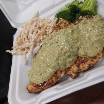 DeJay"s Catering - Pan seared chicken with a creamy spinach sundry tomato sauce with a side of creamy Parmesan dill pasta And broccoli - Caterers Near Me DeJay"s Catering - Pan seared chicken with a creamy spinach sundry tomato sauce with a side of creamy Parmesan dill pasta And broccoli - Caterers Near Me