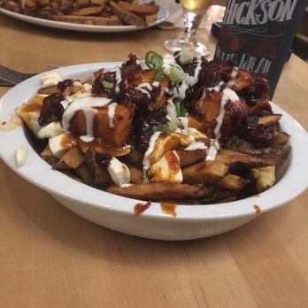 Chez Victor - Buffalo chicken poutine with BBQ sauce! - Burgers Near Me - Quebec City, Quebec Chez Victor - Buffalo chicken poutine with BBQ sauce! - Burgers Near Me - Quebec City, Quebec