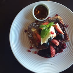 V Lounge - French Toast w Berry Medly