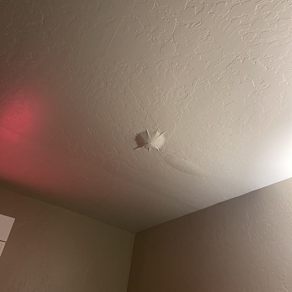 Forest Villas Hotel - Leak in the sealing. - Hotels Near Me - Prescott, Arizona