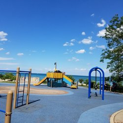 Berger Park - Great park located next to a cafe.