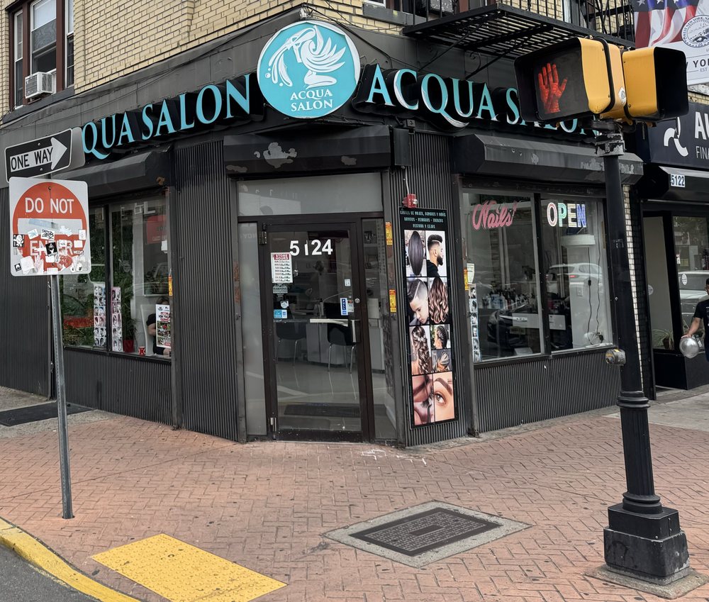 Acqua Beauty Salon Logo