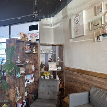 Moom Muum - Interior (couch seating) - Thai Near Me - Dallas, Texas Moom Muum - Interior (couch seating) - Thai Near Me - Dallas, Texas
