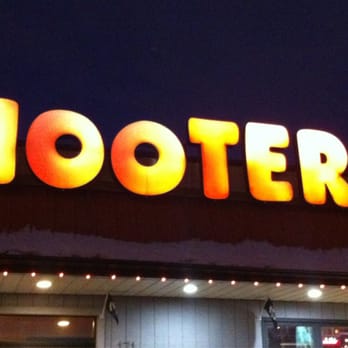 Hooters - Entrance sign - Sports Bars Near Me - Etobicoke, Ontario