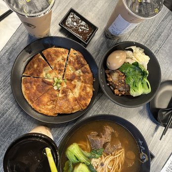 19 GOLD - Scallion, Beef Noodle Soup, 19 Gold Fries, Taiwanese Style Braised Beef Shank - Taiwanese Near Me - Seattle, Washington