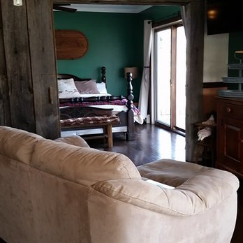 Milly's Inn - Entertainment area, looking into the Stable Room. - Bed & Breakfast Near Me - Wilson, New York