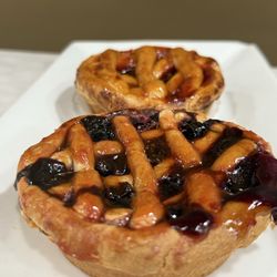 Mini blueberrie apple pies