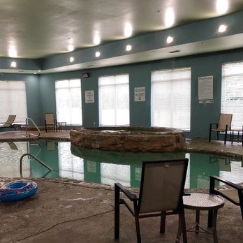 Holiday Inn Express & Suites Mansfield - Hard to find a clean jacuzzi in a lot of hotels these days - Hotels Near Me - Mansfield, Texas