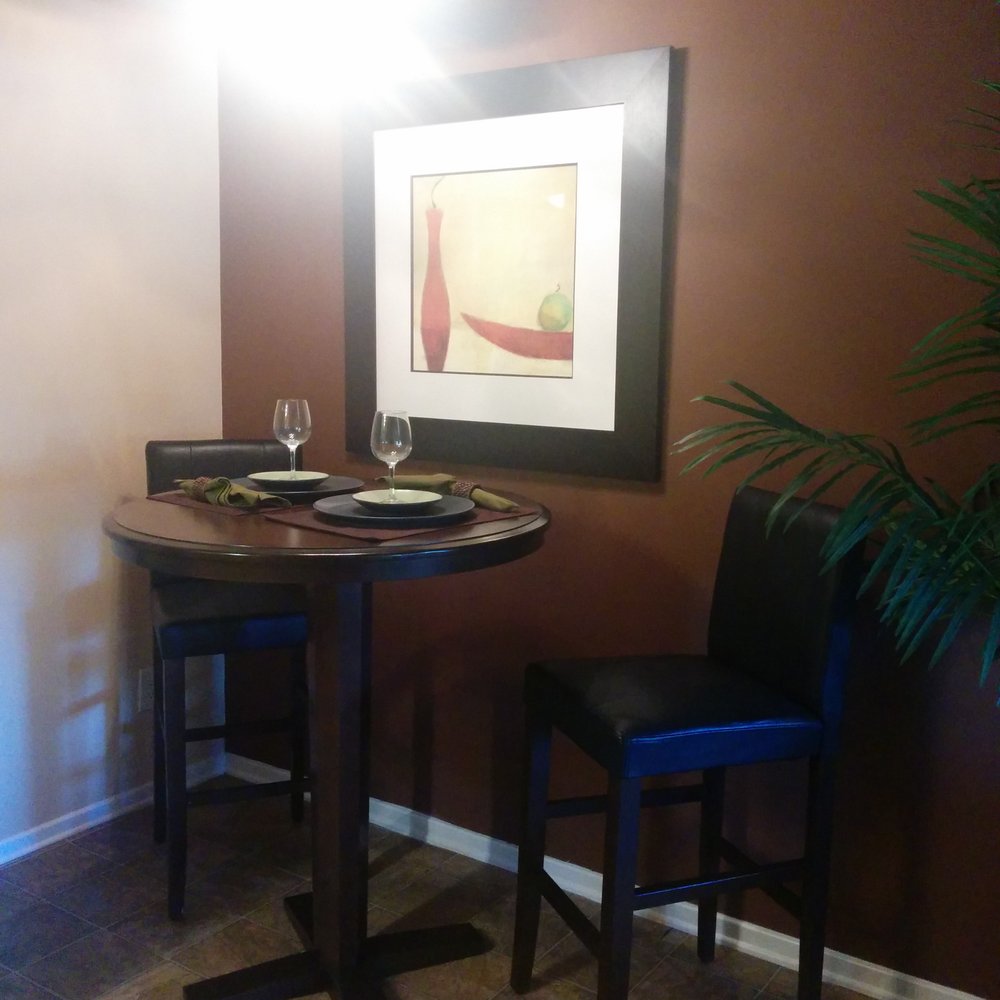 Piccadilly Square - Dinning - Apartments Near Me - Fullerton, California Piccadilly Square - Dinning - Apartments Near Me - Fullerton, California