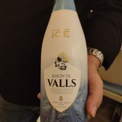 Barón de Valls Brut - D.O. Utiel-Requena - Chardonnay, Macabeo - Precio copa: 5 € / Precio botella: 20 €