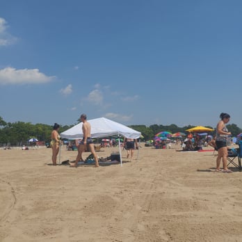 Orchard Beach - Ppl with tents were made to take them down by park official - Beaches Near Me