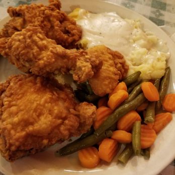 Pine Country Restaurant - Fried chicken - Breakfast & Brunch Near Me - Williams, Arizona
