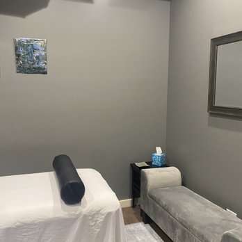 Jennifer Dubowsky - Treatment room - Acupuncture Near Me - Chicago, Illinois