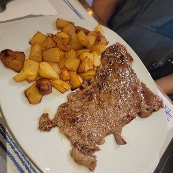 El Castell d'en Sacha - Steak & potatoes - Bars Near Me - Barcelona, B El Castell d'en Sacha - Steak & potatoes - Bars Near Me - Barcelona, B