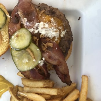 Mea Inu Beach Bar & Grill - BBQ bacon & cheese burger - American Near Me - Lihue, Hawaii