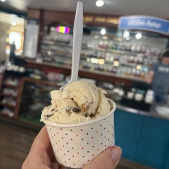 Goody's - Peanut butter cup Junior size - Chocolatiers & Shops Near Me - Sunriver, Oregon