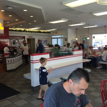 In-N-Out Burger - Interior - Burgers Near Me - Santee, California In-N-Out Burger - Interior - Burgers Near Me - Santee, California