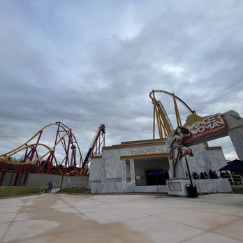 Six Flags Magic Mountain - Wonder Woman - Amusement Parks Near Me - Valencia, California Six Flags Magic Mountain - Wonder Woman - Amusement Parks Near Me - Valencia, California