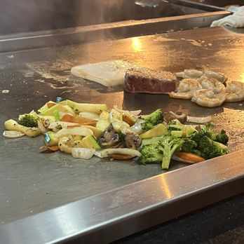Izumi Steakhouse - Filet Mignon and Grilled Calamari - Sushi Bars Near Me - Las Vegas, Nevada Izumi Steakhouse - Filet Mignon and Grilled Calamari - Sushi Bars Near Me - Las Vegas, Nevada