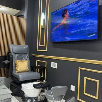 Lush Nail Bar - Pedicure area - Eyelash Service Near Me - Plano, Texas