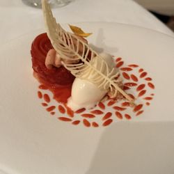 Château des Fines Roches - Strawberry dessert with yogurt