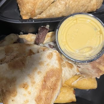Gringo's Mexican Kitchen - Border Sampler but better when nachos on top of the quesadillas - Mexican Near Me - Pearland, Texas Gringo's Mexican Kitchen - Border Sampler but better when nachos on top of the quesadillas - Mexican Near Me - Pearland, Texas