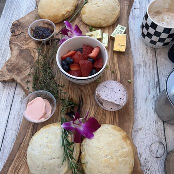 Farmhouse Blakeslee - biscuit board - New American Near Me - Blakeslee, Pennsylvania